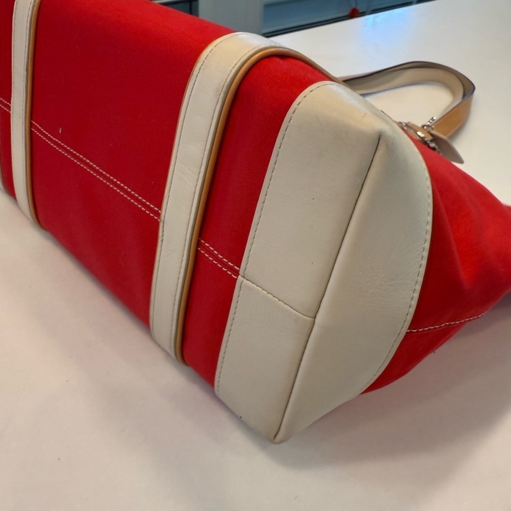 COACH HAMPTON LEGACY RED FABRIC WHT LEATHER TRIM MARKET TOTE BAG - Picture 5 of 16